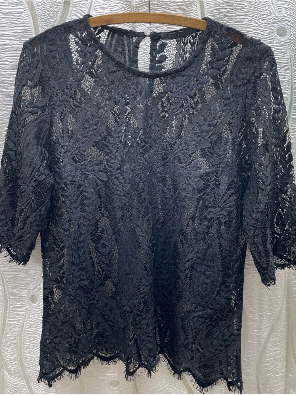 Suzy Shier‎ Lace Blouse Womens Medium Black Excellent Floral Sheer Keyhole Top